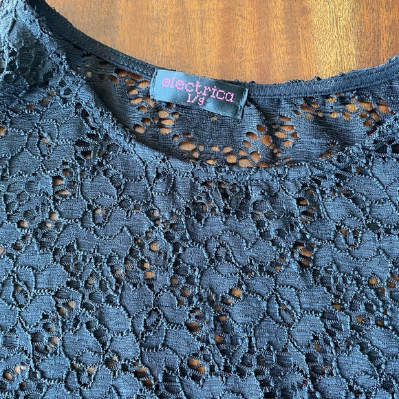 Lace mid length lace top with capped sleeves. Solid Black - Picture 4 of 6